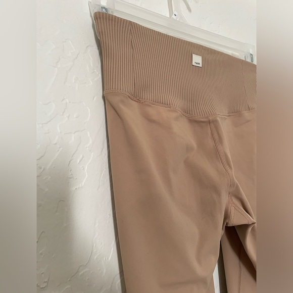 Vuori Rib Studio Legging in Coconut. Small. EUC. - Picture 8 of 17
